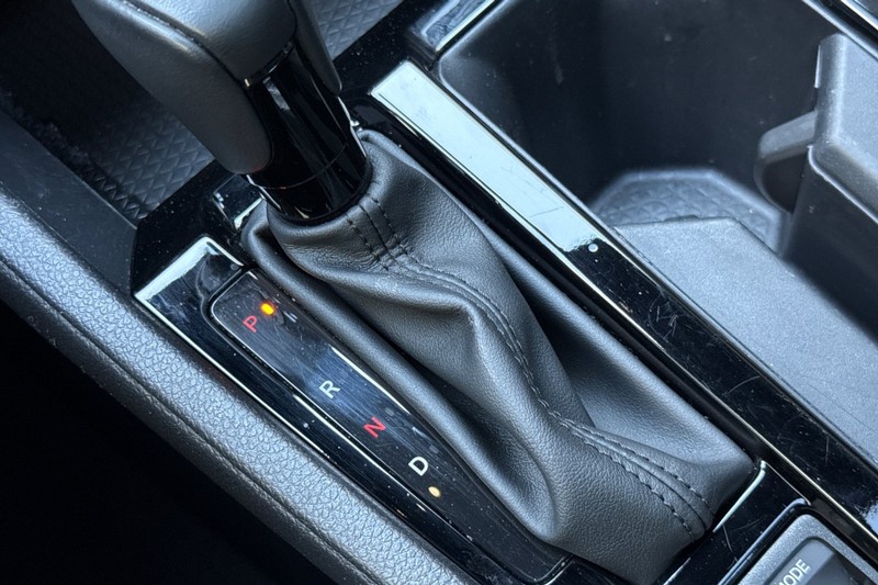 Honda Accord Hybrid Vehicle Full-screen Gallery Image 32