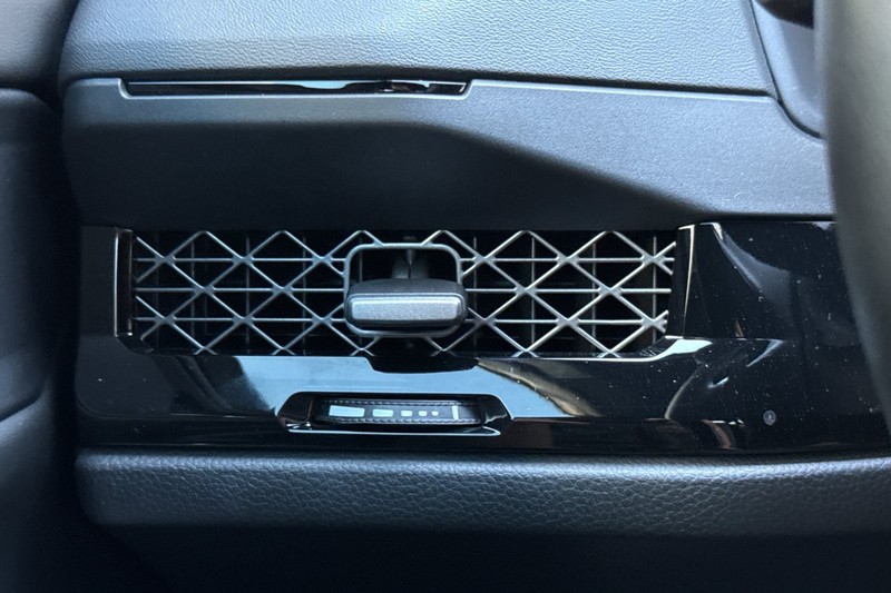 Honda Accord Hybrid Vehicle Full-screen Gallery Image 39