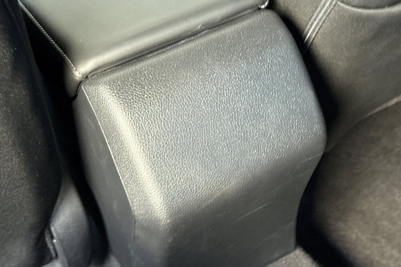 Honda Accord Hybrid Vehicle Full-screen Gallery Image 40