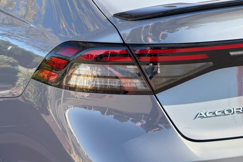 Honda Accord Hybrid Vehicle Full-screen Gallery Image 45