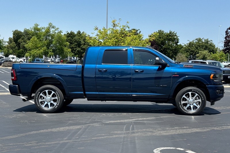 Ram 3500 Vehicle Full-screen Gallery Image 03