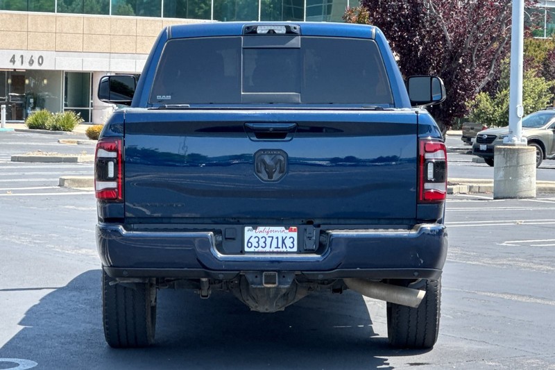 Ram 3500 Vehicle Full-screen Gallery Image 05