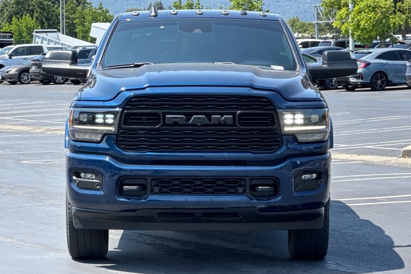 Ram 3500 Vehicle Full-screen Gallery Image 09