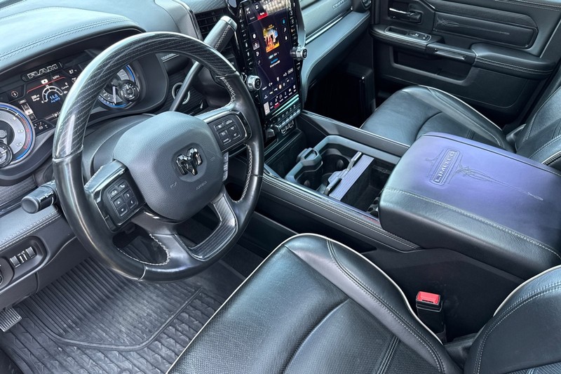 Ram 3500 Vehicle Full-screen Gallery Image 10