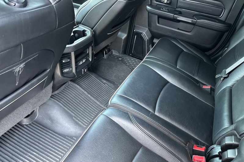 Ram 3500 Vehicle Full-screen Gallery Image 14