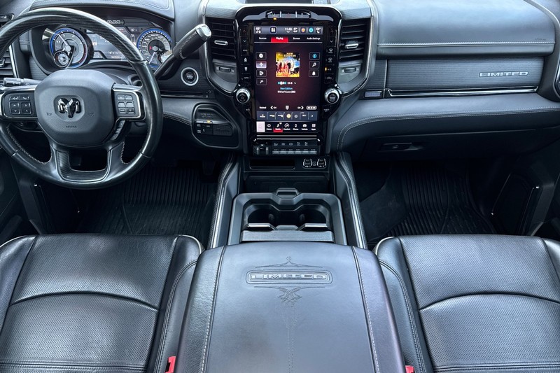 Ram 3500 Vehicle Full-screen Gallery Image 15