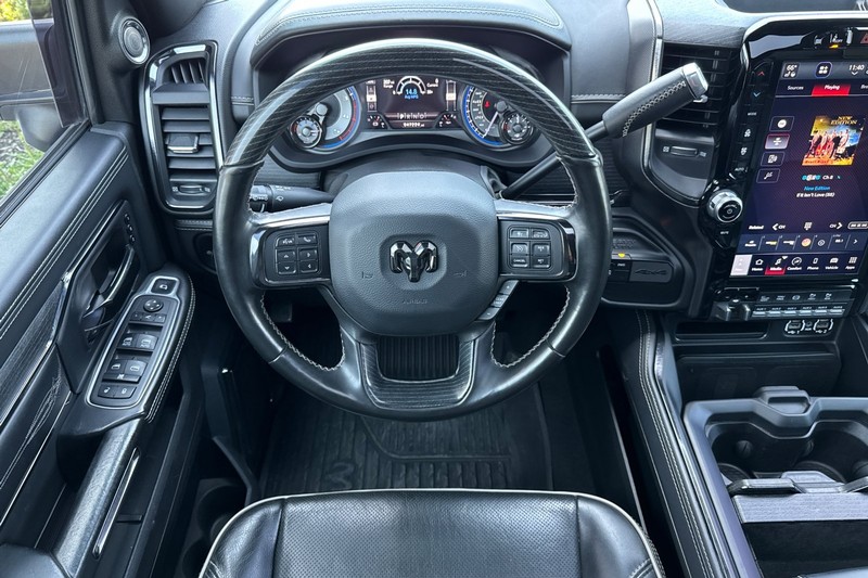 Ram 3500 Vehicle Full-screen Gallery Image 16