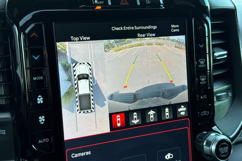 Ram 3500 Vehicle Full-screen Gallery Image 27