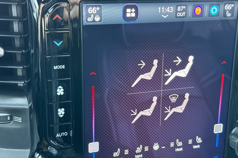 Ram 3500 Vehicle Full-screen Gallery Image 29