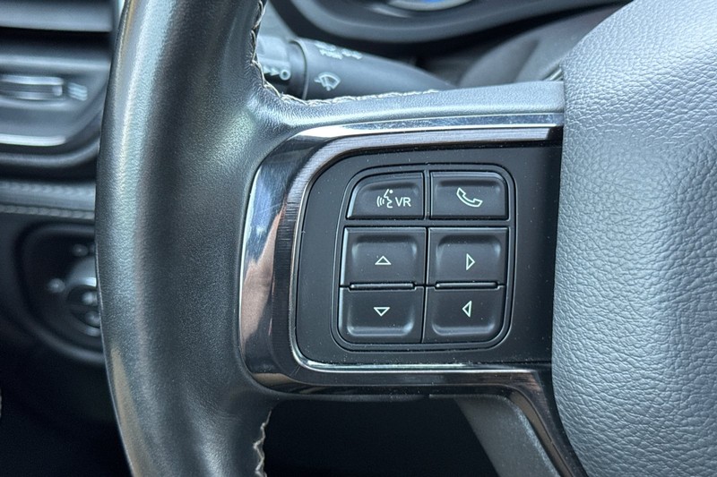 Ram 3500 Vehicle Full-screen Gallery Image 36