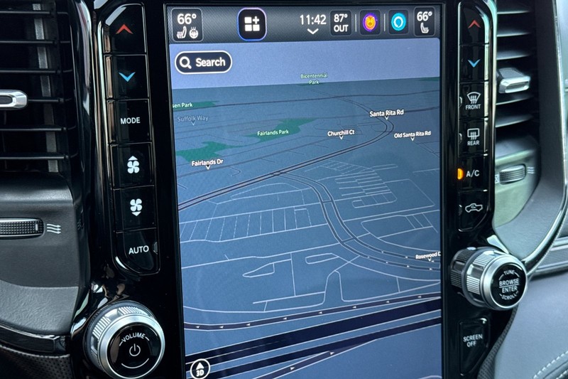 Ram 3500 Vehicle Full-screen Gallery Image 38