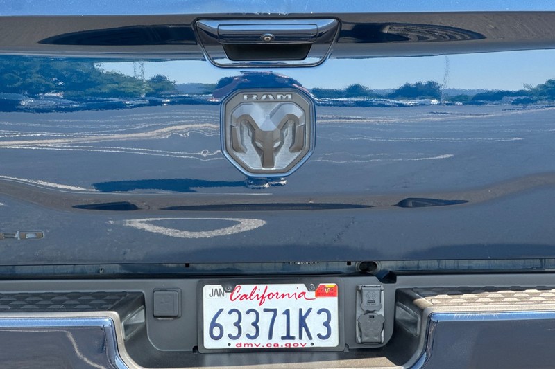 Ram 3500 Vehicle Full-screen Gallery Image 43