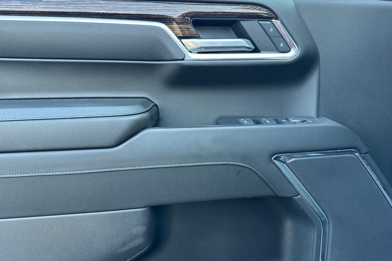 GMC Sierra 1500 Vehicle Full-screen Gallery Image 11