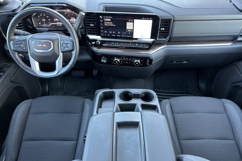 GMC Sierra 1500 Vehicle Full-screen Gallery Image 15