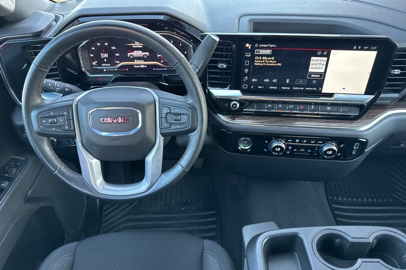 GMC Sierra 1500 Vehicle Full-screen Gallery Image 16