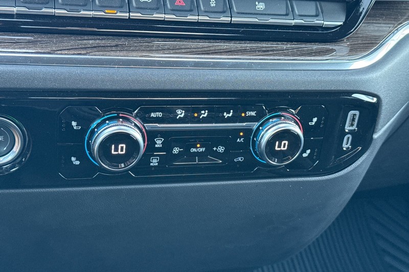 GMC Sierra 1500 Vehicle Full-screen Gallery Image 28