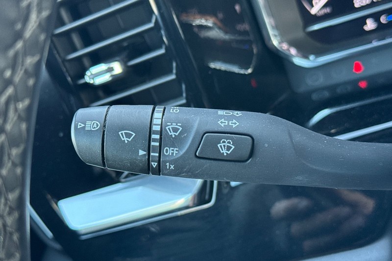 GMC Sierra 1500 Vehicle Full-screen Gallery Image 37