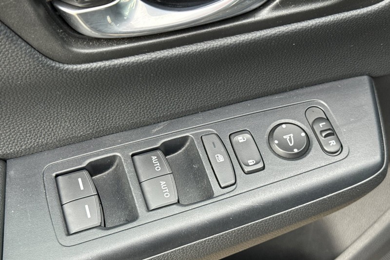 Honda CR-V Vehicle Full-screen Gallery Image 12