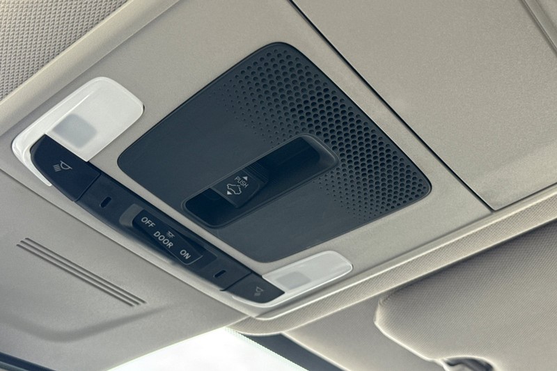 Honda CR-V Vehicle Full-screen Gallery Image 24