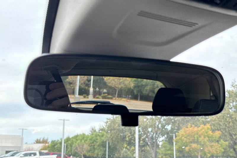 Honda CR-V Vehicle Full-screen Gallery Image 25