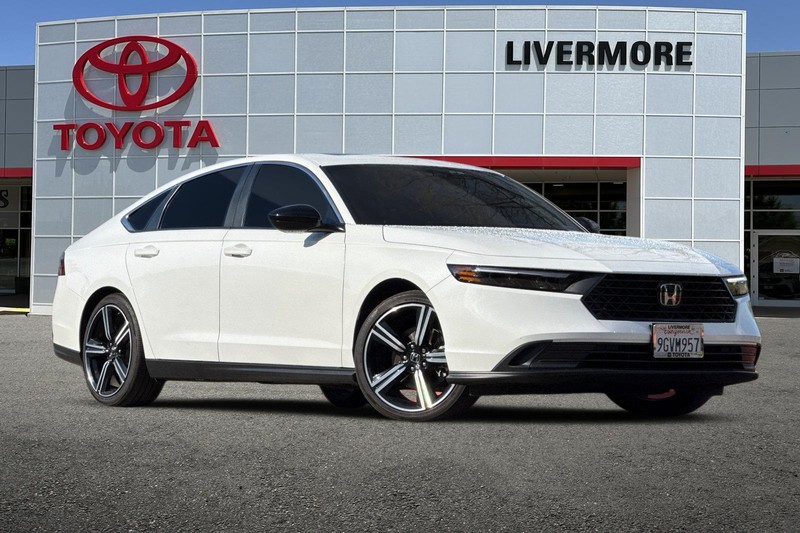 Honda Accord Hybrid Vehicle Full-screen Gallery Image 02