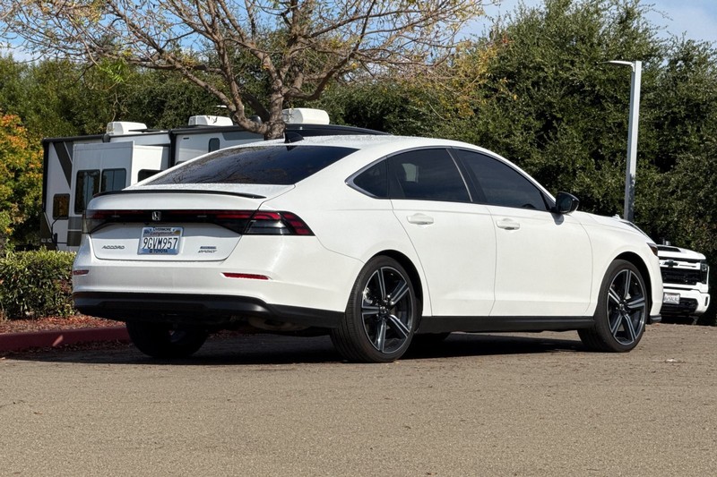 Honda Accord Hybrid Vehicle Full-screen Gallery Image 04