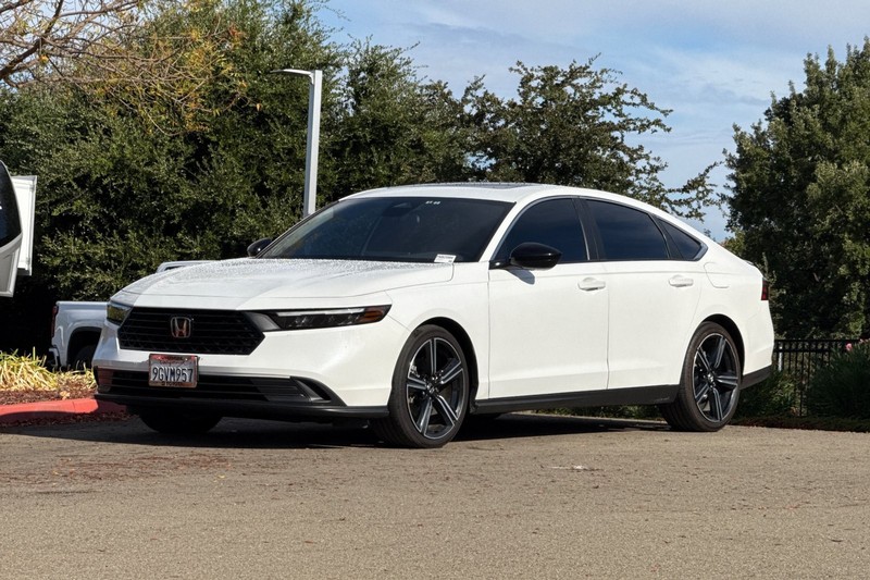 Honda Accord Hybrid Vehicle Full-screen Gallery Image 08