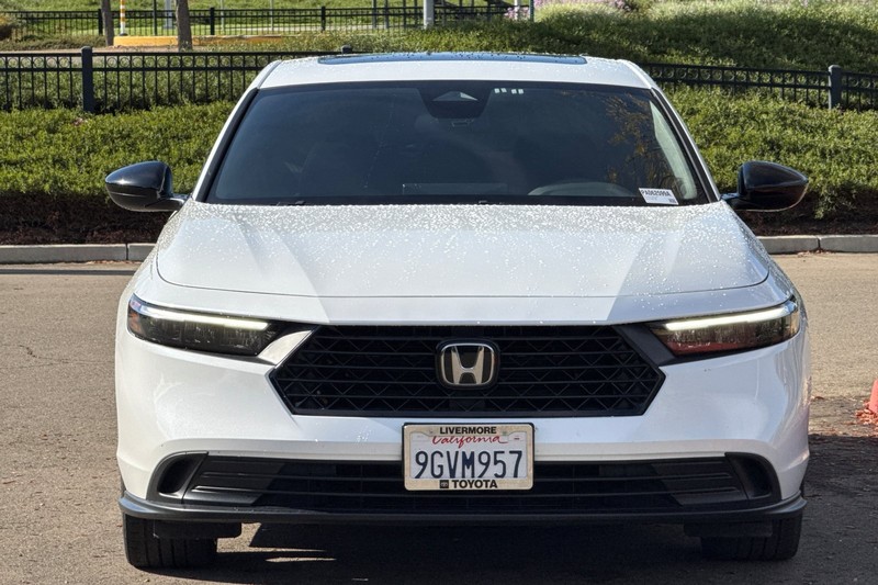 Honda Accord Hybrid Vehicle Full-screen Gallery Image 09