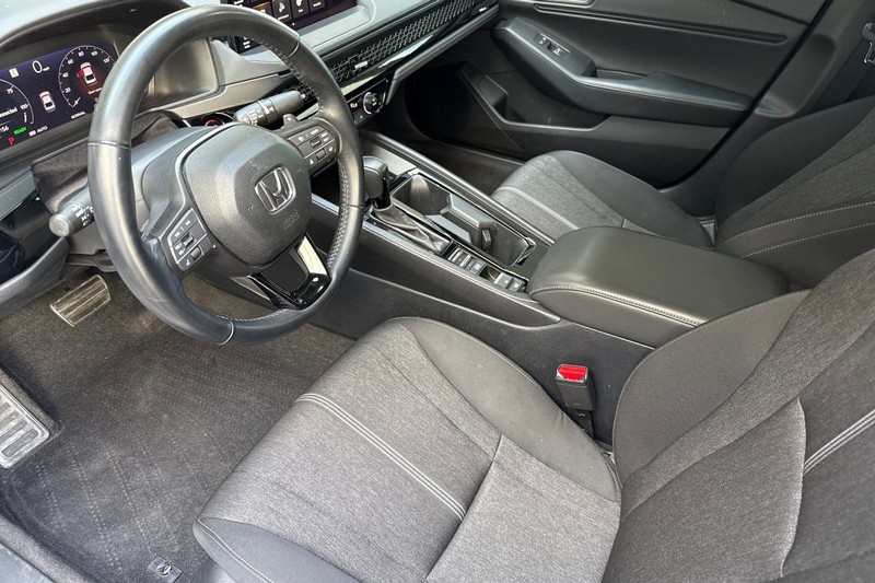 Honda Accord Hybrid Vehicle Full-screen Gallery Image 10