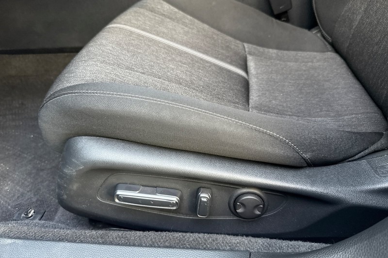 Honda Accord Hybrid Vehicle Full-screen Gallery Image 13