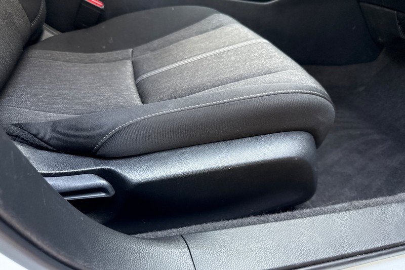 Honda Accord Hybrid Vehicle Full-screen Gallery Image 22