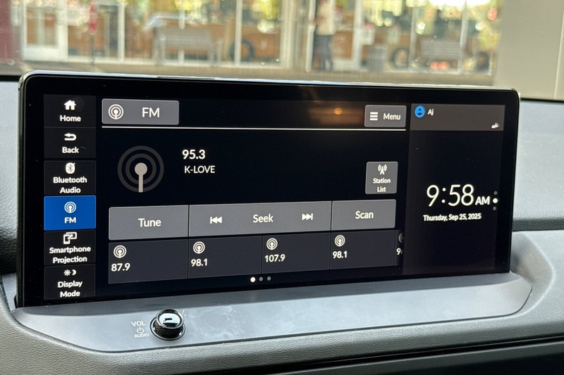 Honda Accord Hybrid Vehicle Full-screen Gallery Image 25