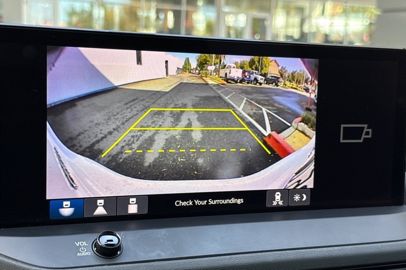 Honda Accord Hybrid Vehicle Full-screen Gallery Image 26