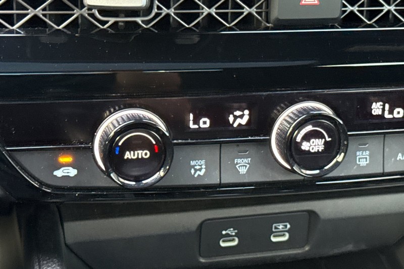 Honda Accord Hybrid Vehicle Full-screen Gallery Image 28