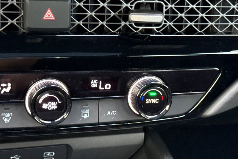 Honda Accord Hybrid Vehicle Full-screen Gallery Image 29