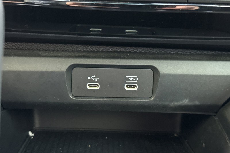 Honda Accord Hybrid Vehicle Full-screen Gallery Image 30