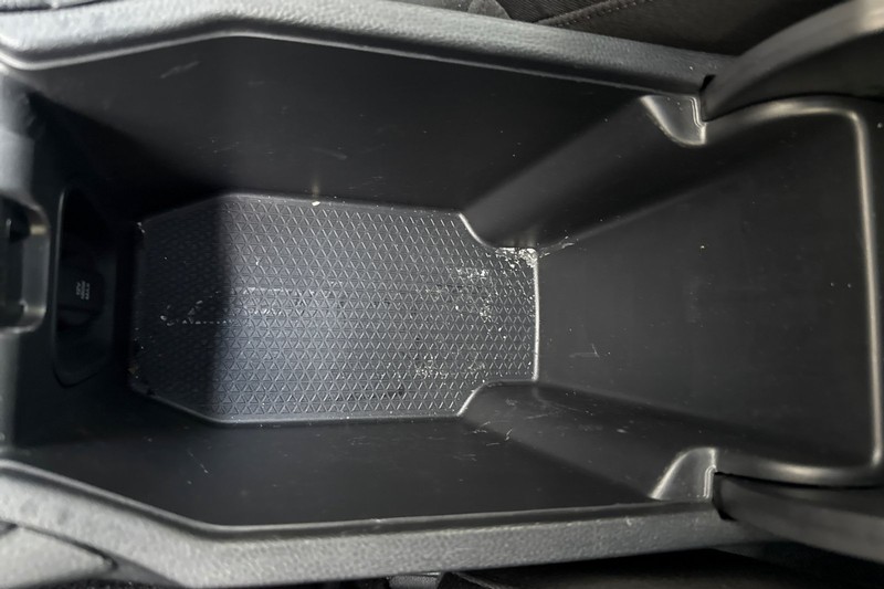 Honda Accord Hybrid Vehicle Full-screen Gallery Image 31