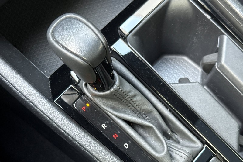 Honda Accord Hybrid Vehicle Full-screen Gallery Image 32