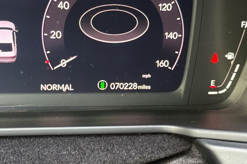 Honda Accord Hybrid Vehicle Full-screen Gallery Image 40