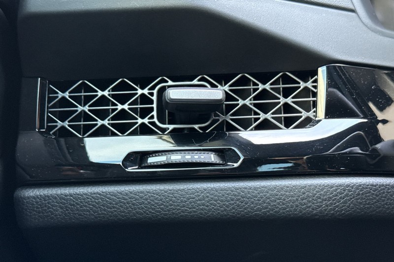 Honda Accord Hybrid Vehicle Full-screen Gallery Image 41