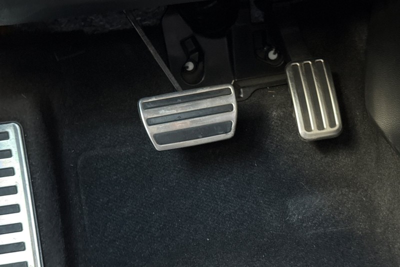 Honda Accord Hybrid Vehicle Full-screen Gallery Image 43