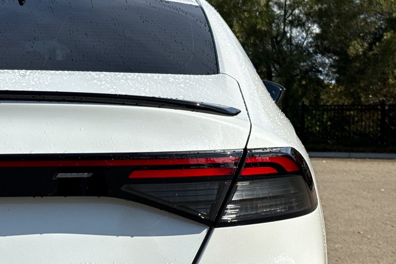 Honda Accord Hybrid Vehicle Full-screen Gallery Image 50