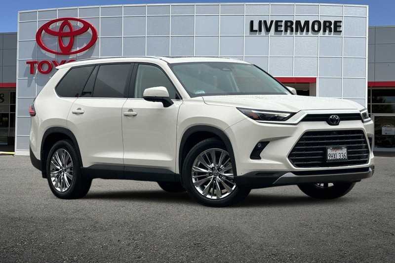 Toyota Grand Highlander Vehicle Full-screen Gallery Image 02