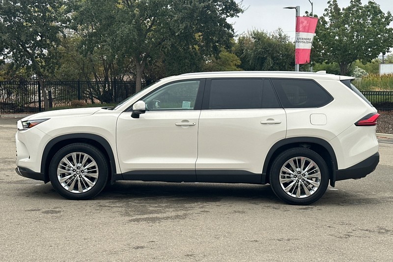 Toyota Grand Highlander Vehicle Full-screen Gallery Image 07