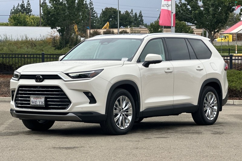 Toyota Grand Highlander Vehicle Full-screen Gallery Image 08