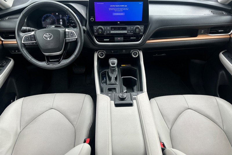 Toyota Grand Highlander Vehicle Full-screen Gallery Image 15