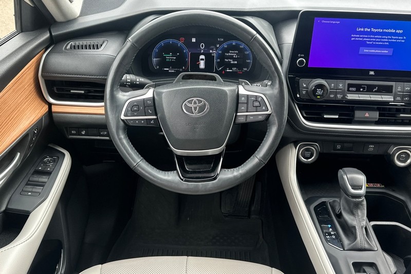 Toyota Grand Highlander Vehicle Full-screen Gallery Image 16