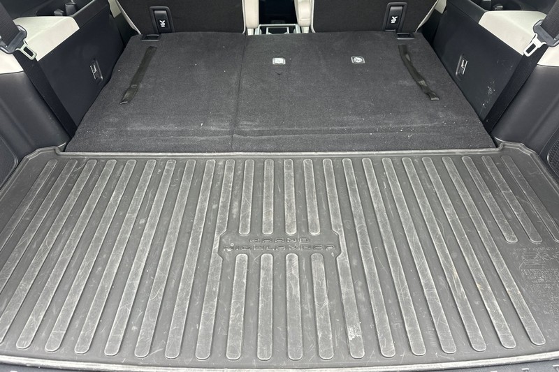 Toyota Grand Highlander Vehicle Full-screen Gallery Image 17