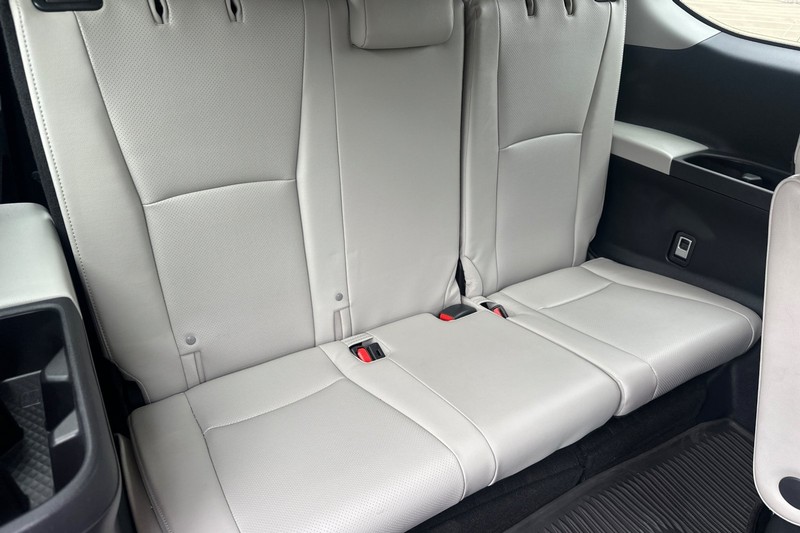 Toyota Grand Highlander Vehicle Full-screen Gallery Image 18