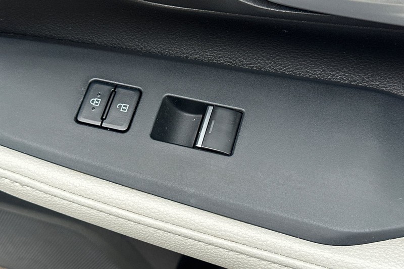 Toyota Grand Highlander Vehicle Full-screen Gallery Image 23